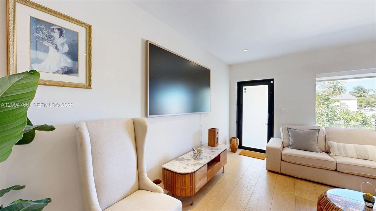 For Rent: $7,000 (3 beds, 2 baths, 1392 Square Feet)