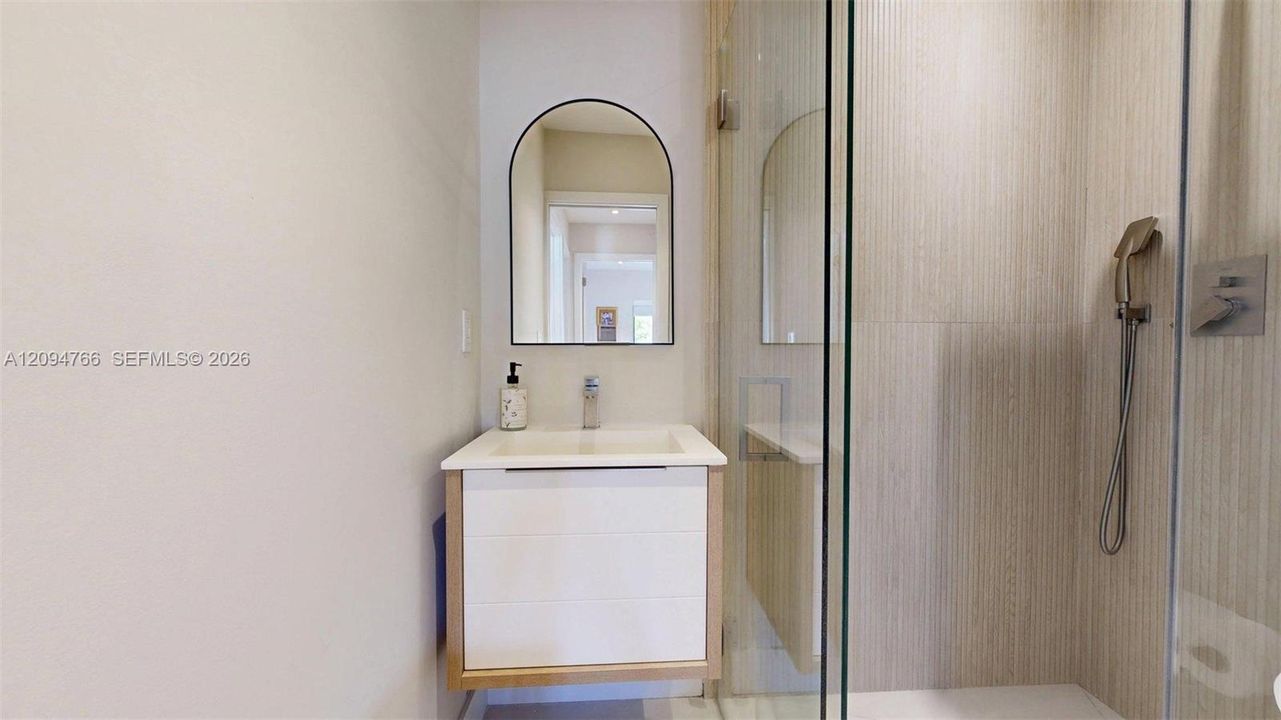 For Rent: $7,000 (3 beds, 2 baths, 1392 Square Feet)