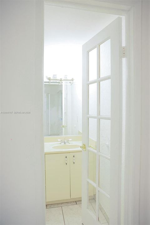 En Venta: $324,000 (2 camas, 2 baños, 915 Pies cuadrados)