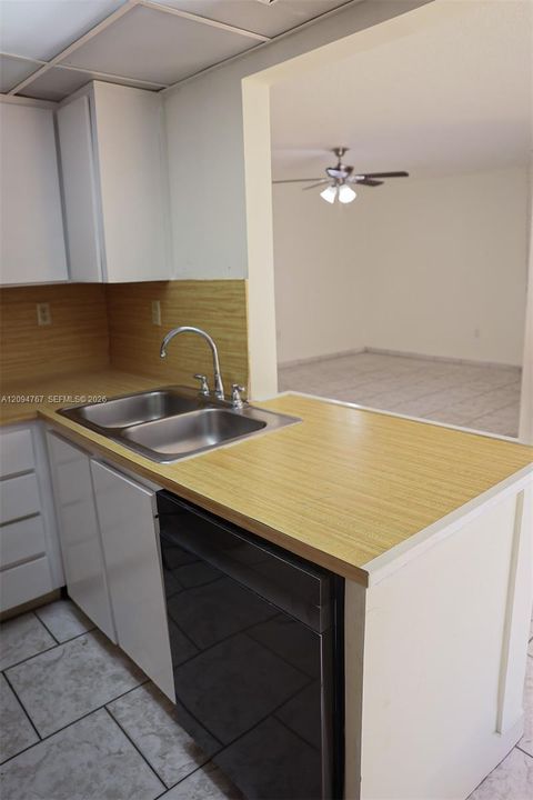 En Venta: $324,000 (2 camas, 2 baños, 915 Pies cuadrados)