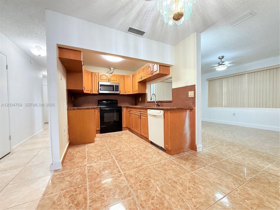В аренду: $2,975 (3 спален, 2 ванн, 1516 Квадратных фут)