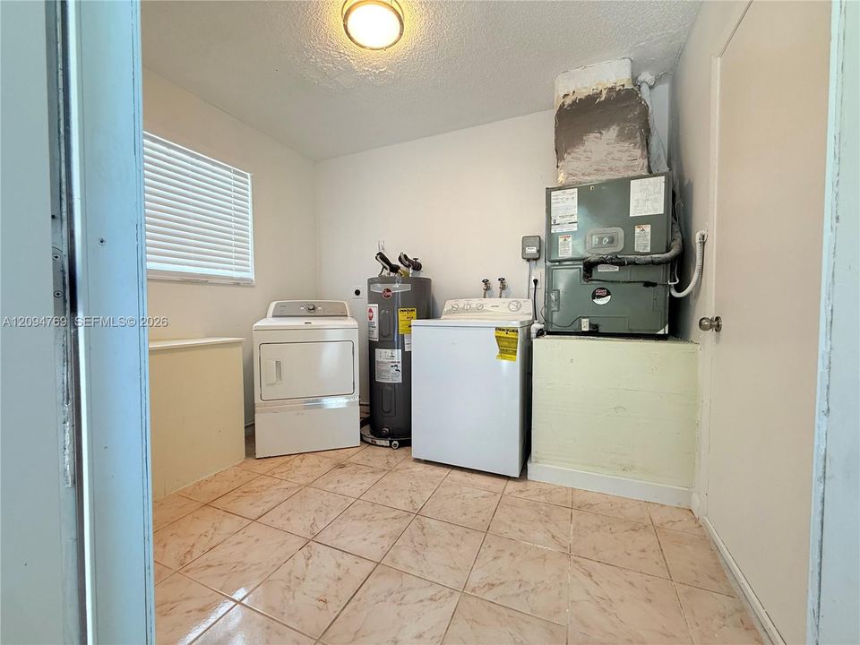 В аренду: $2,975 (3 спален, 2 ванн, 1516 Квадратных фут)