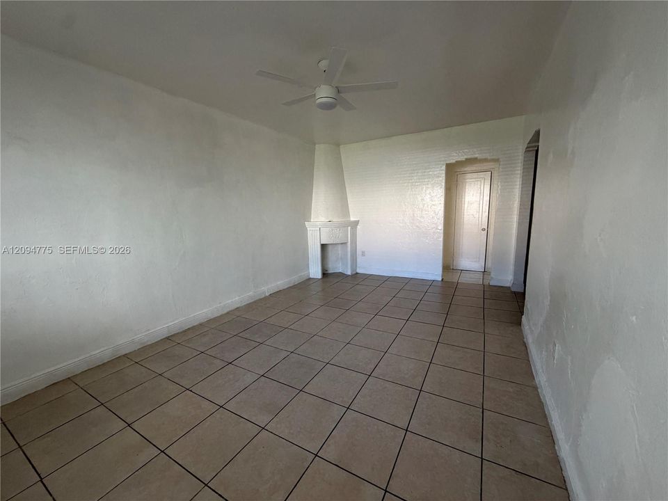 For Rent: $1,750 (1 beds, 1 baths, 640 Square Feet)