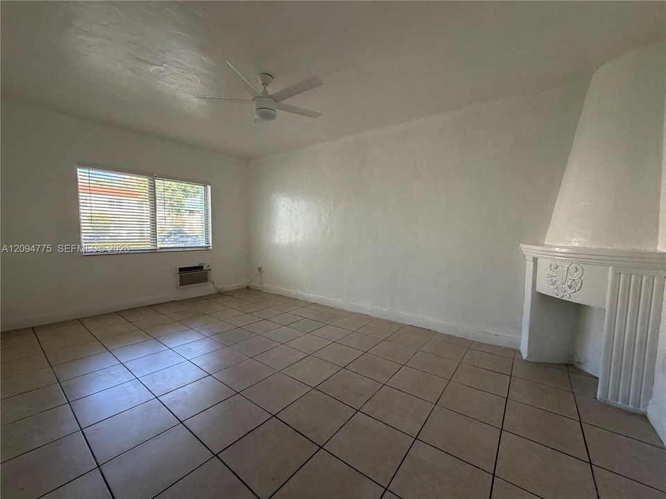 For Rent: $1,750 (1 beds, 1 baths, 640 Square Feet)