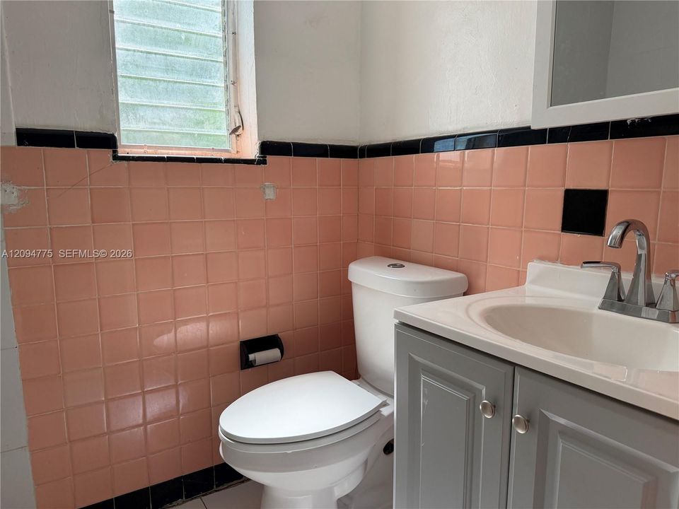 For Rent: $1,750 (1 beds, 1 baths, 640 Square Feet)