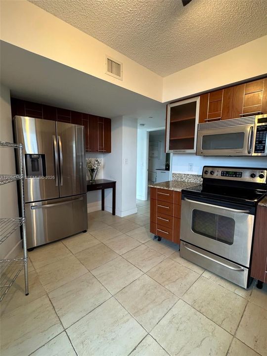 В аренду: $2,900 (2 спален, 2 ванн, 1271 Квадратных фут)