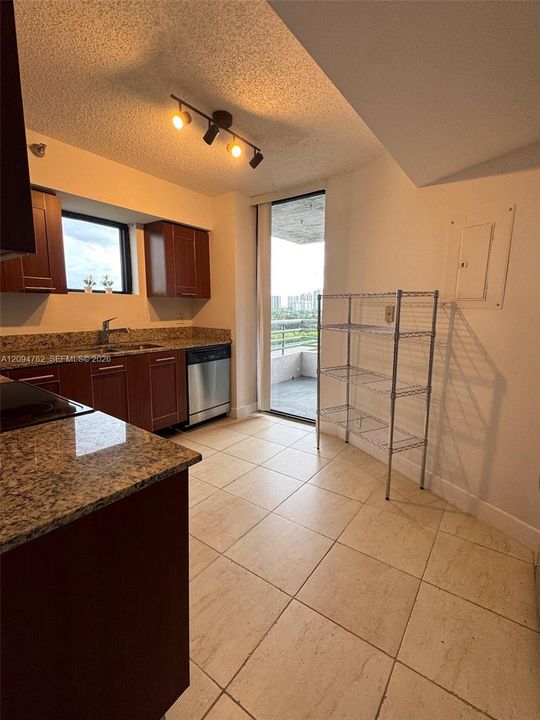 В аренду: $2,900 (2 спален, 2 ванн, 1271 Квадратных фут)