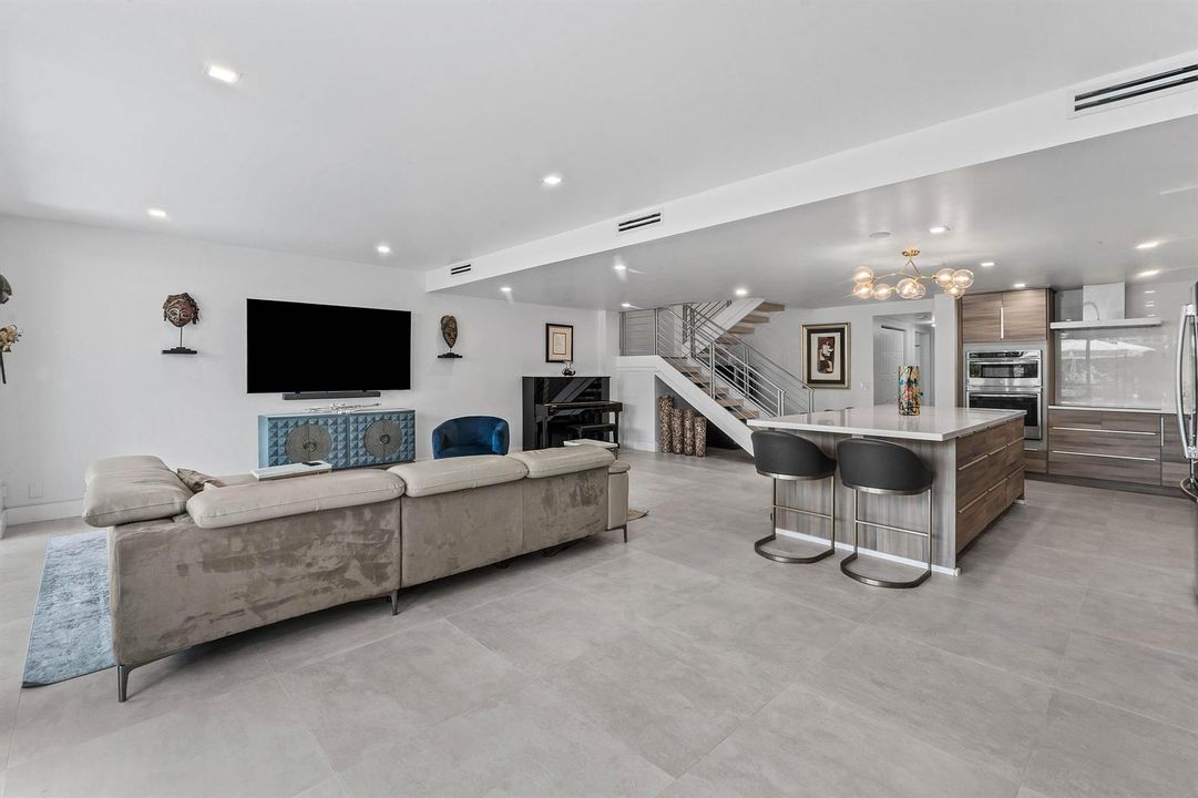 Open Concept Kitchen and Livingroom