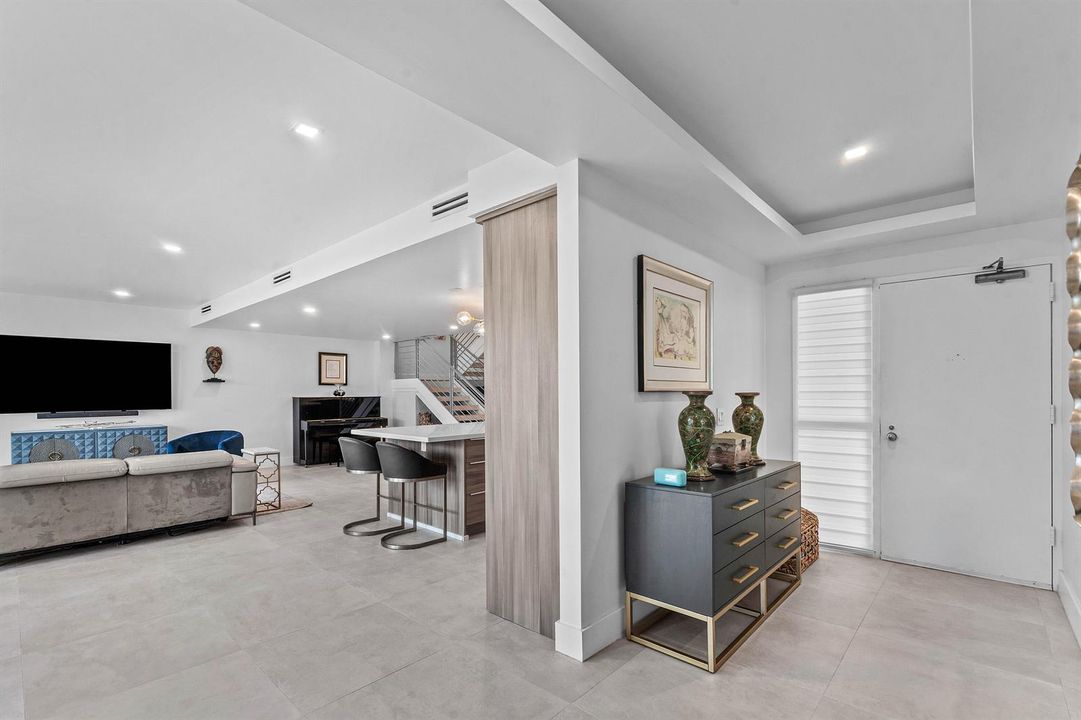 Foyer entry off the pool deck