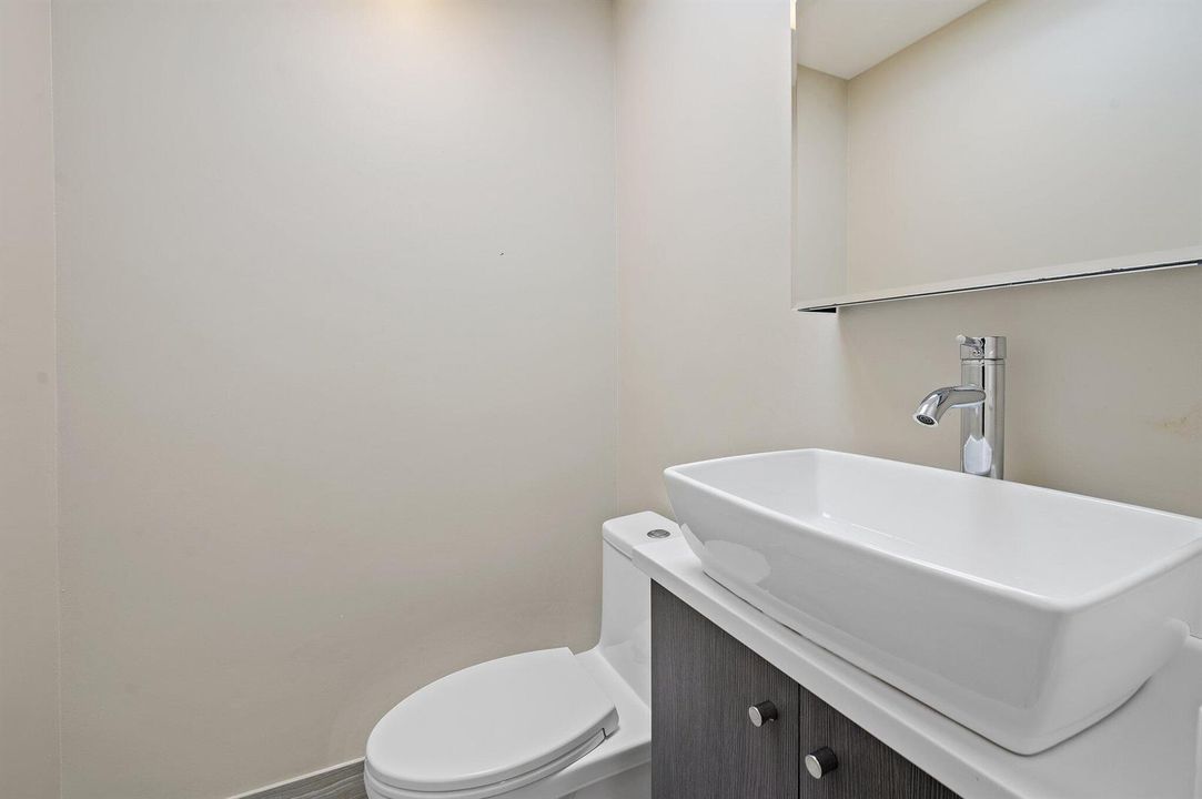 30-web-or-mls-1501-presidential-way-9-11