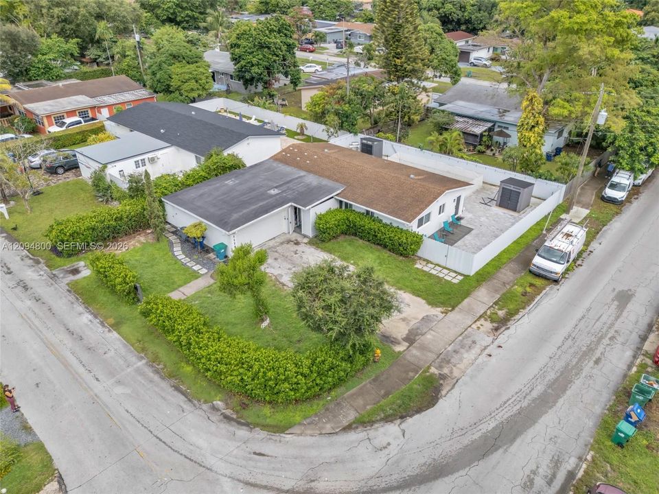 На продажу: $1,050,000 (3 спален, 2 ванн, 1605 Квадратных фут)
