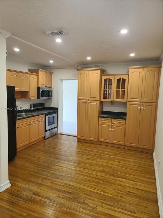 В аренду: $4,100 (2 спален, 2 ванн, 0 Квадратных фут)
