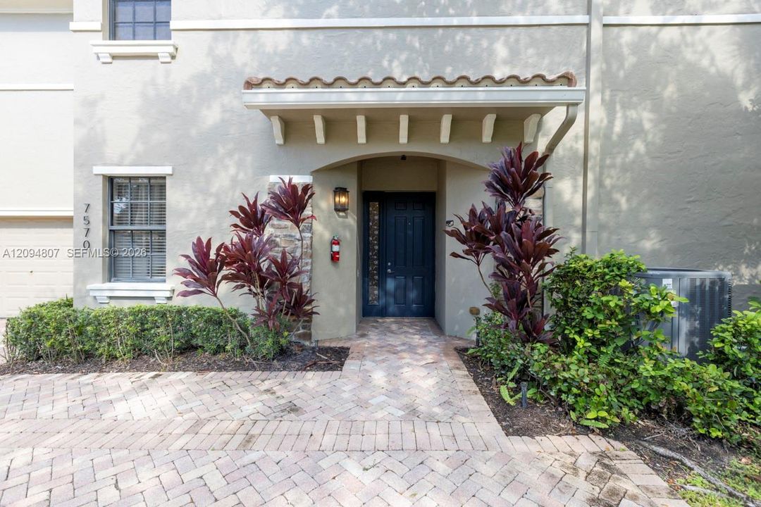 For Rent: $6,200 (3 beds, 2 baths, 1663 Square Feet)