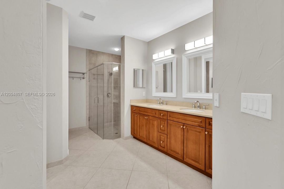 For Rent: $6,200 (3 beds, 2 baths, 1663 Square Feet)