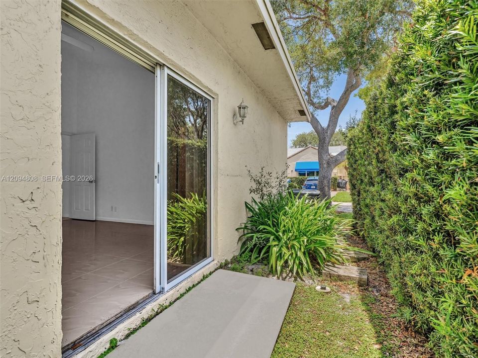 For Rent: $3,300 (4 beds, 2 baths, 1485 Square Feet)