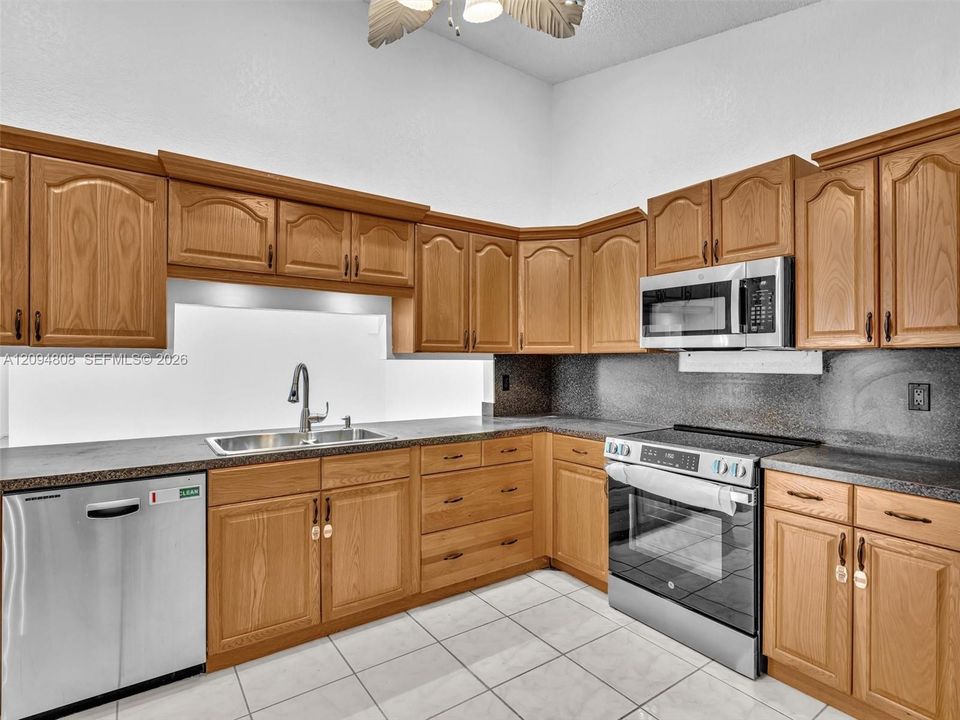 For Rent: $3,300 (4 beds, 2 baths, 1485 Square Feet)