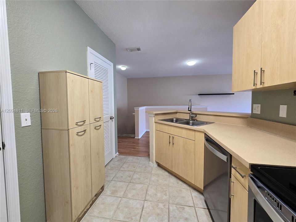На продажу: $180,000 (1 спален, 1 ванн, 878 Квадратных фут)