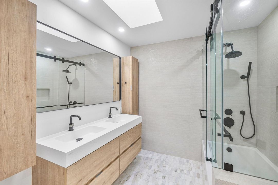 UPSTAIRS GUEST BATH