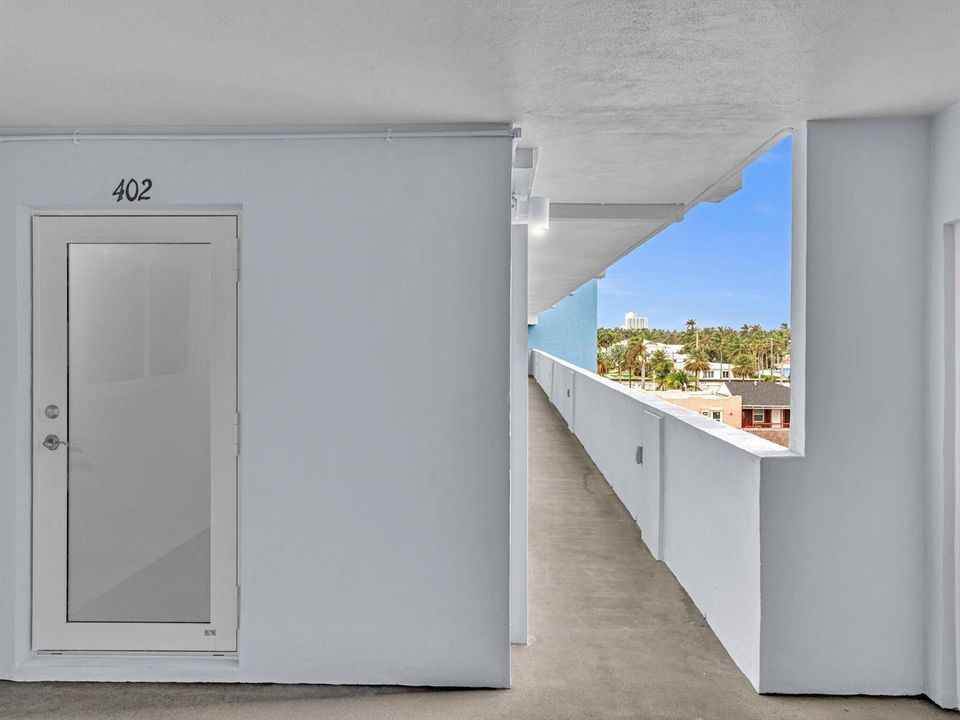 BT 402 entrance door