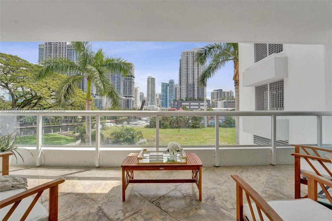En Venta: $499,000 (2 camas, 2 baños, 1227 Pies cuadrados)