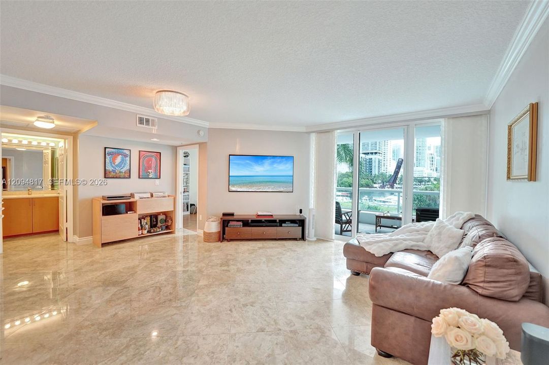En Venta: $499,000 (2 camas, 2 baños, 1227 Pies cuadrados)