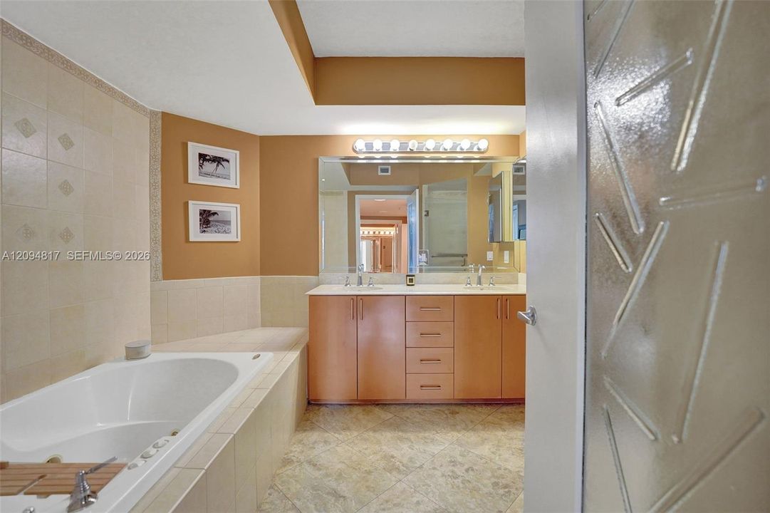 En Venta: $499,000 (2 camas, 2 baños, 1227 Pies cuadrados)