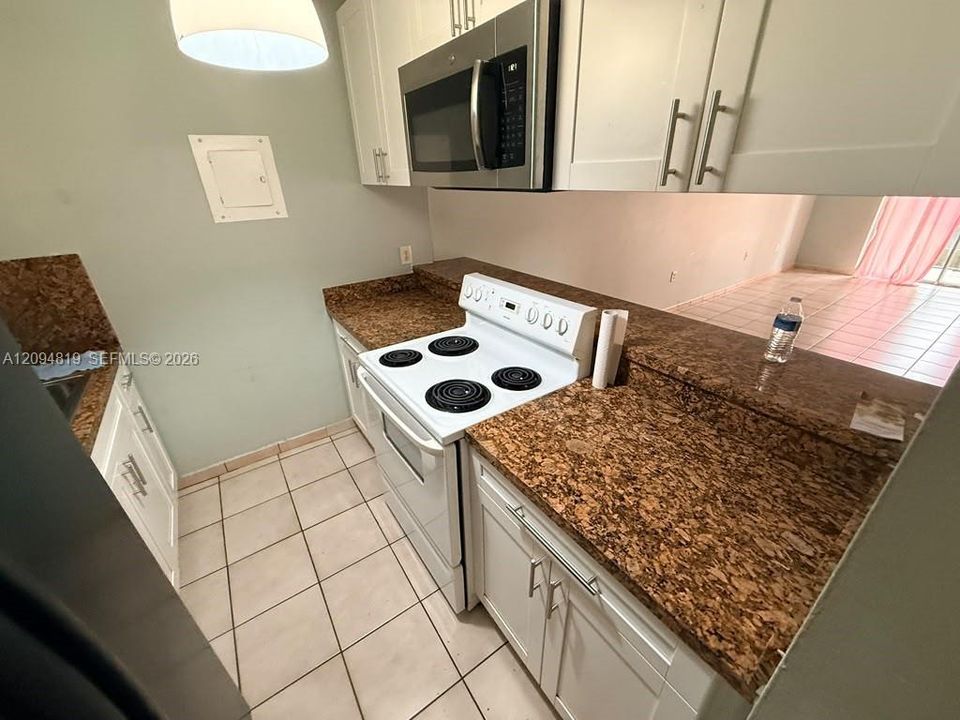 В аренду: $2,000 (2 спален, 1 ванн, 756 Квадратных фут)