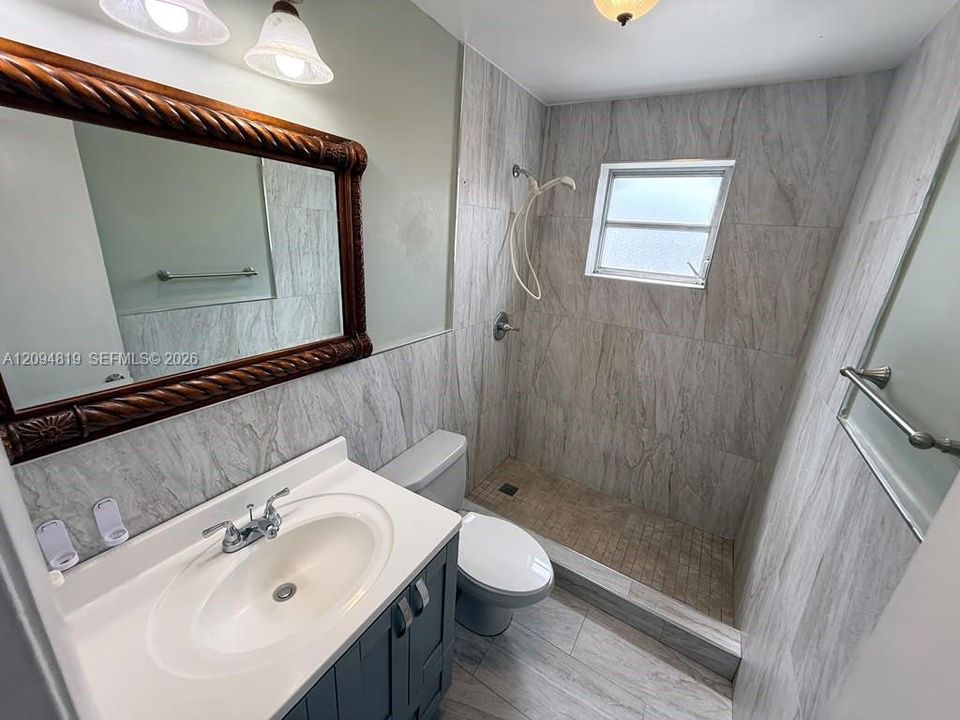 В аренду: $2,000 (2 спален, 1 ванн, 756 Квадратных фут)