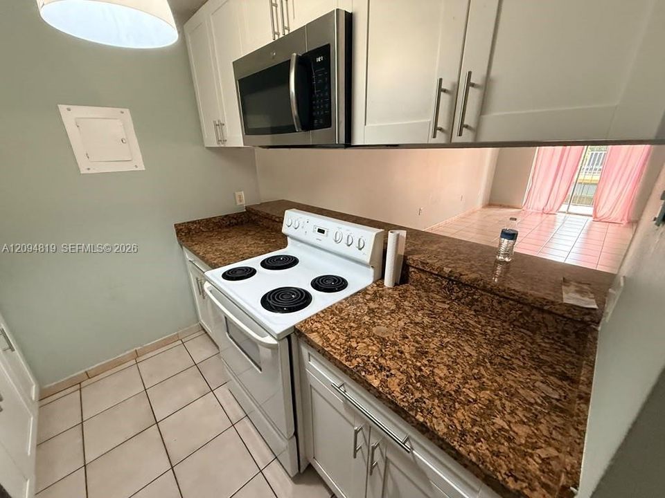 В аренду: $2,000 (2 спален, 1 ванн, 756 Квадратных фут)