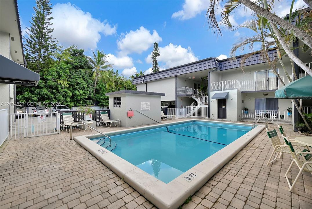 For Sale: $125,000 (1 beds, 1 baths, 615 Square Feet)