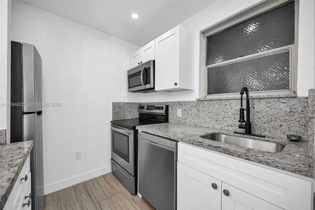 For Sale: $125,000 (1 beds, 1 baths, 615 Square Feet)