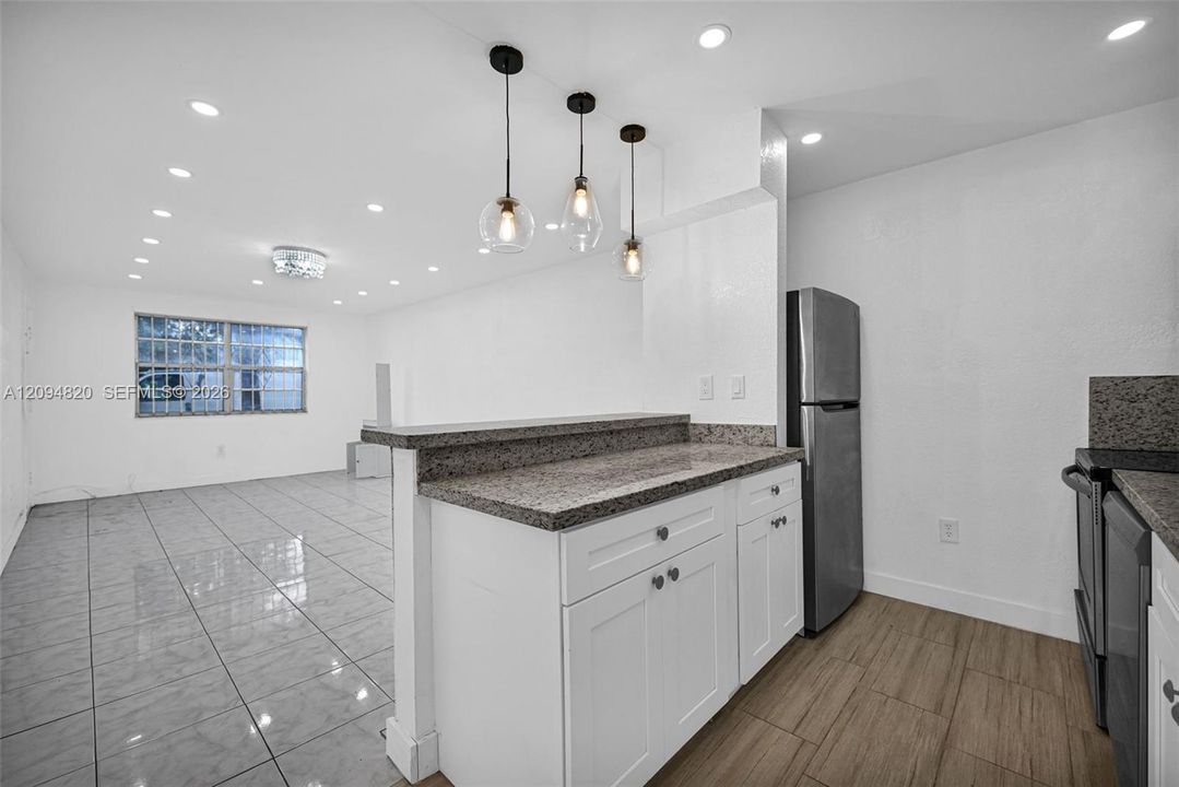 For Sale: $125,000 (1 beds, 1 baths, 615 Square Feet)