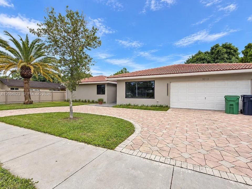 For Rent: $4,350 (3 beds, 3 baths, 2059 Square Feet)