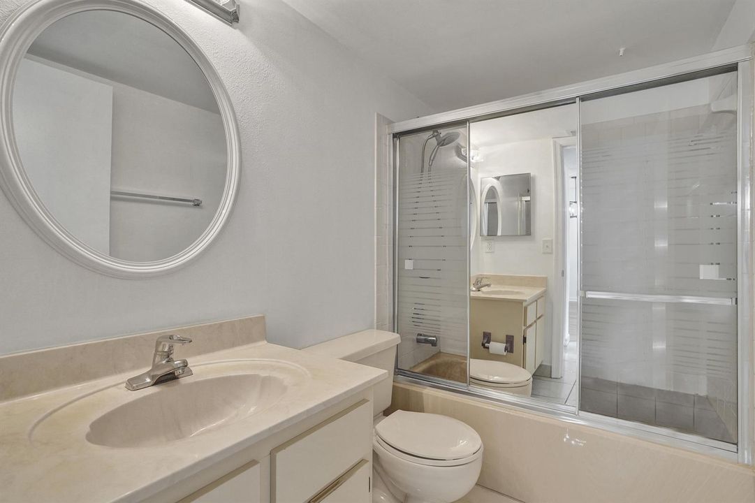 soaking tub