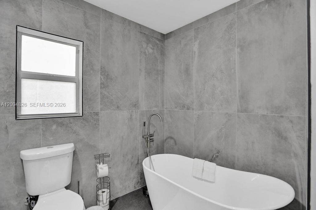 En Venta: $1,250,000 (5 camas, 4 baños, 3095 Pies cuadrados)