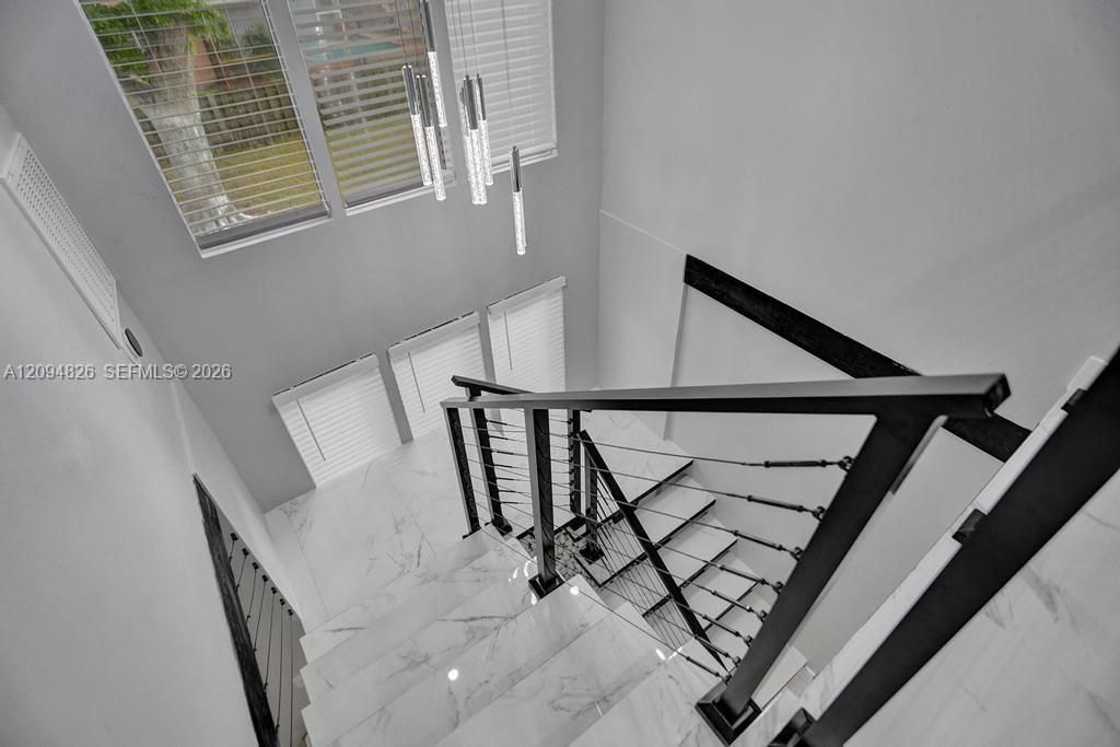 En Venta: $1,250,000 (5 camas, 4 baños, 3095 Pies cuadrados)