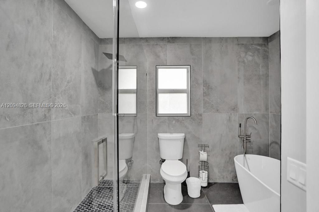 En Venta: $1,250,000 (5 camas, 4 baños, 3095 Pies cuadrados)