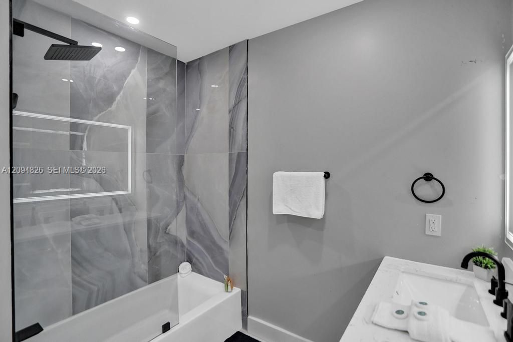 En Venta: $1,250,000 (5 camas, 4 baños, 3095 Pies cuadrados)
