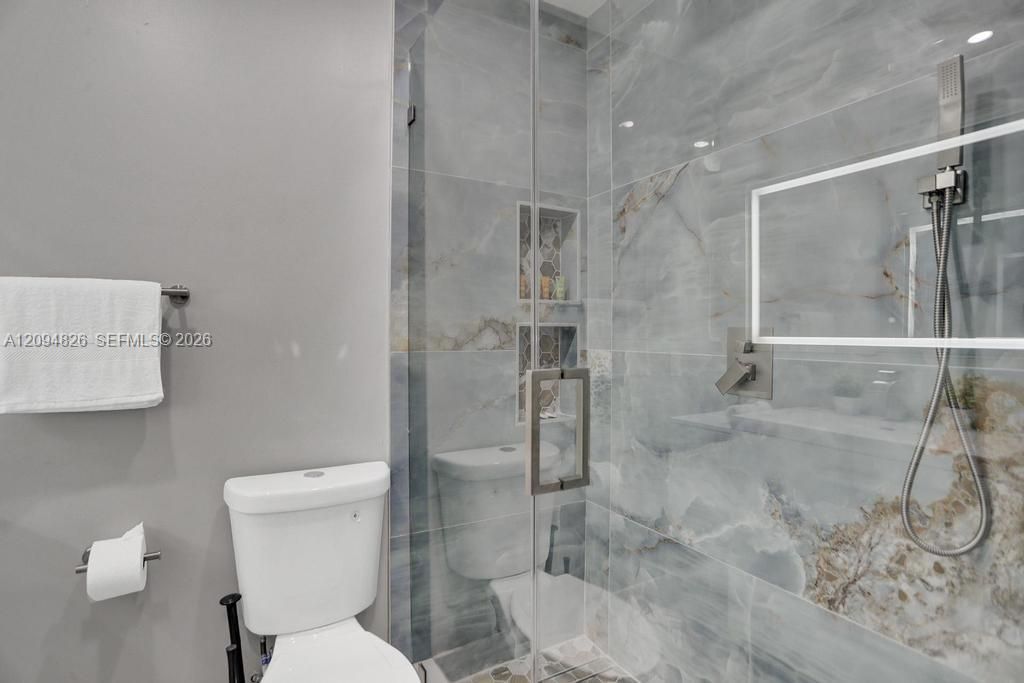 En Venta: $1,250,000 (5 camas, 4 baños, 3095 Pies cuadrados)