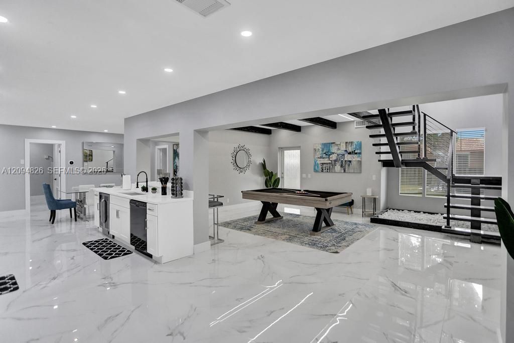 En Venta: $1,250,000 (5 camas, 4 baños, 3095 Pies cuadrados)