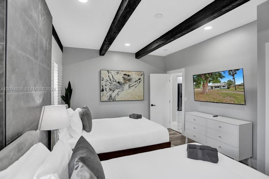 En Venta: $1,250,000 (5 camas, 4 baños, 3095 Pies cuadrados)