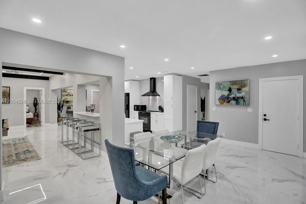 En Venta: $1,250,000 (5 camas, 4 baños, 3095 Pies cuadrados)