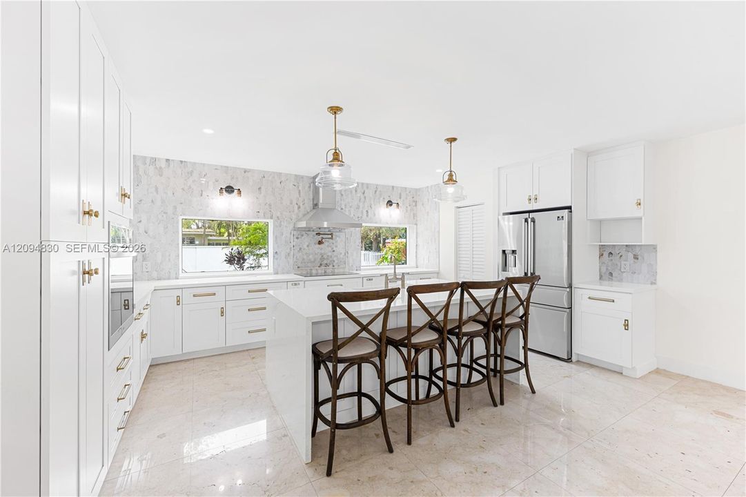 En Venta: $1,700,000 (4 camas, 3 baños, 2175 Pies cuadrados)