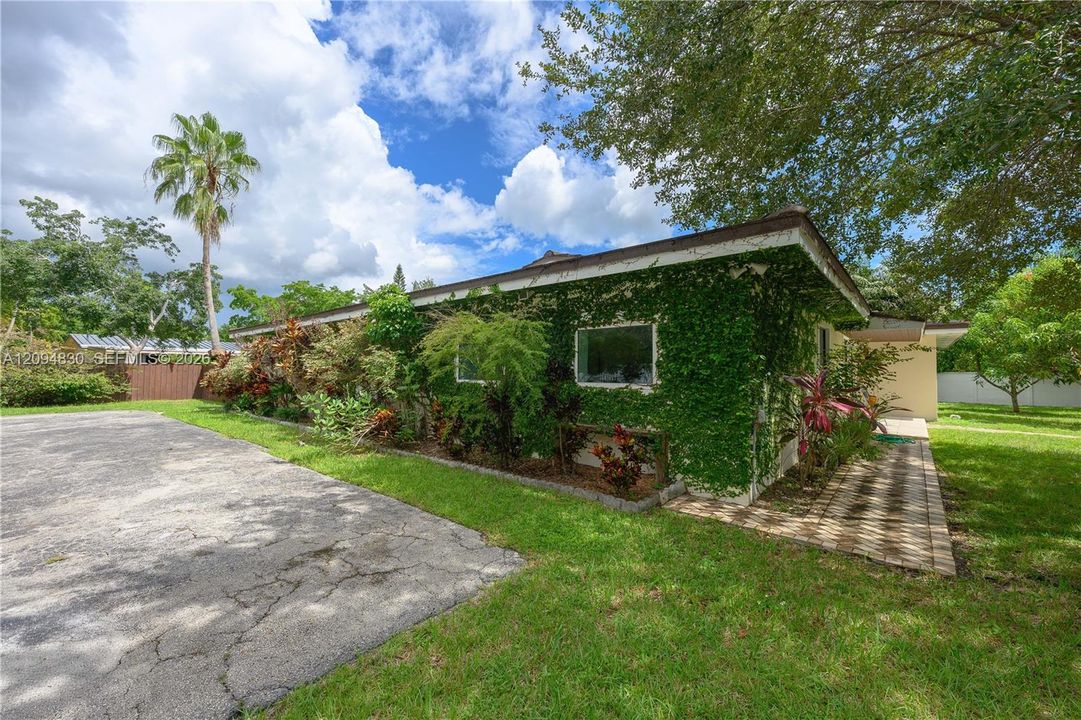 En Venta: $1,700,000 (4 camas, 3 baños, 2175 Pies cuadrados)