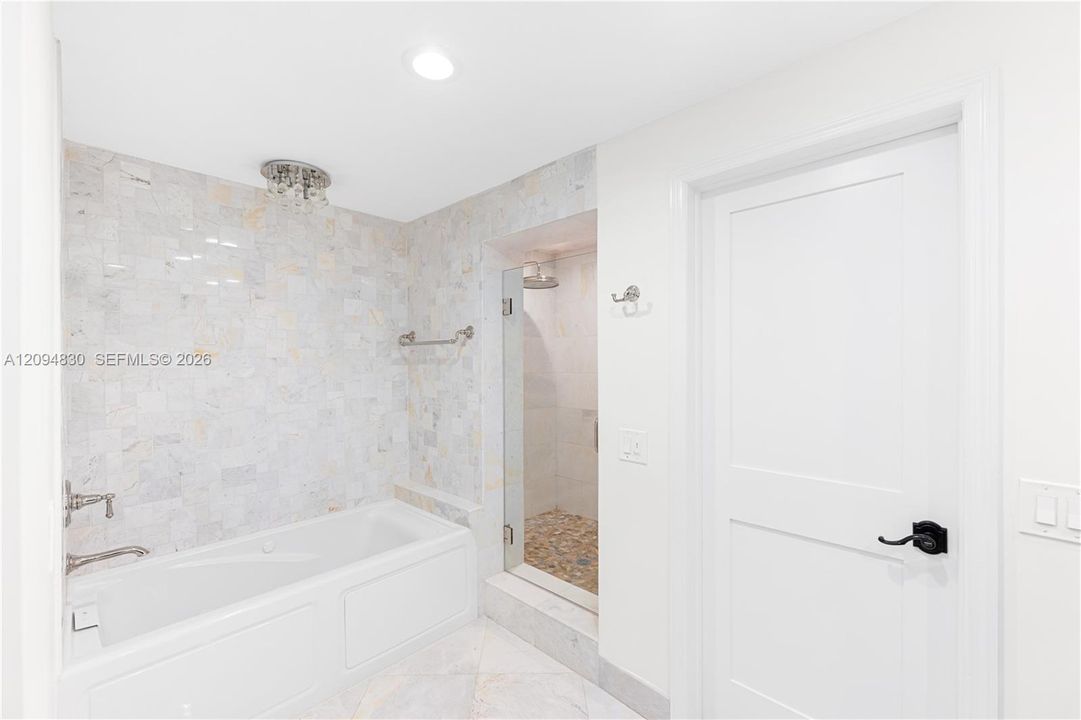 En Venta: $1,700,000 (4 camas, 3 baños, 2175 Pies cuadrados)