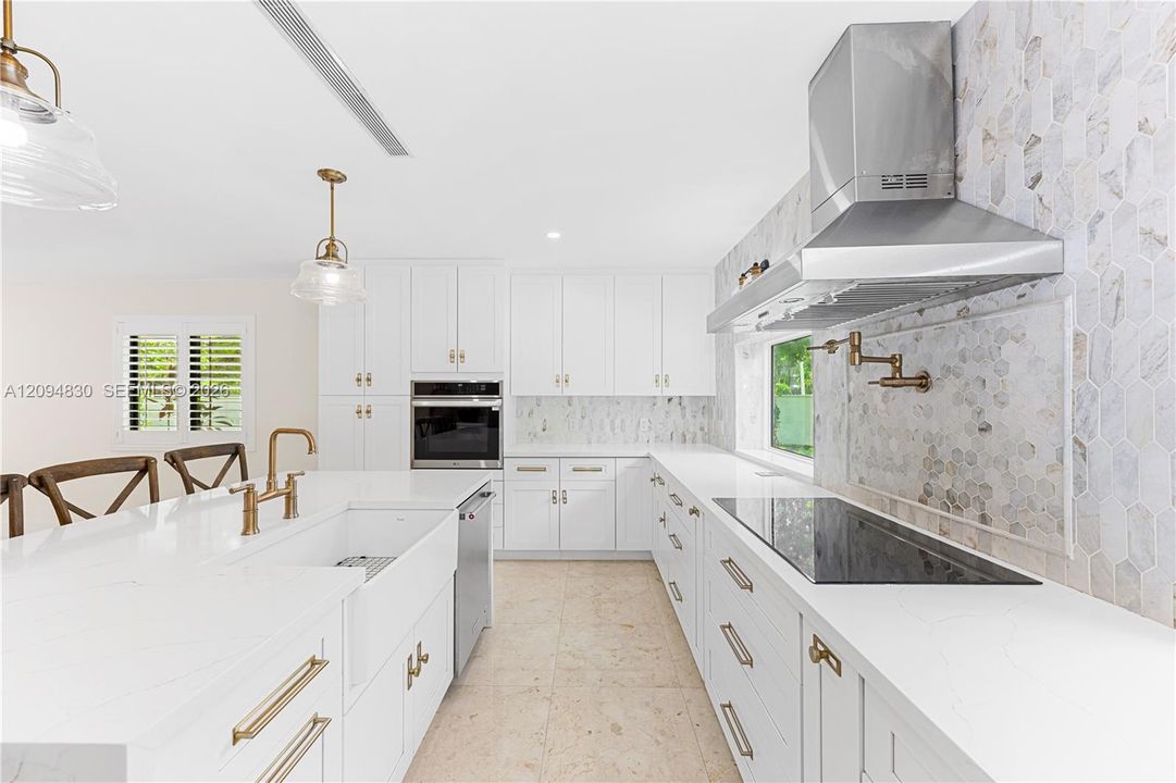 En Venta: $1,700,000 (4 camas, 3 baños, 2175 Pies cuadrados)
