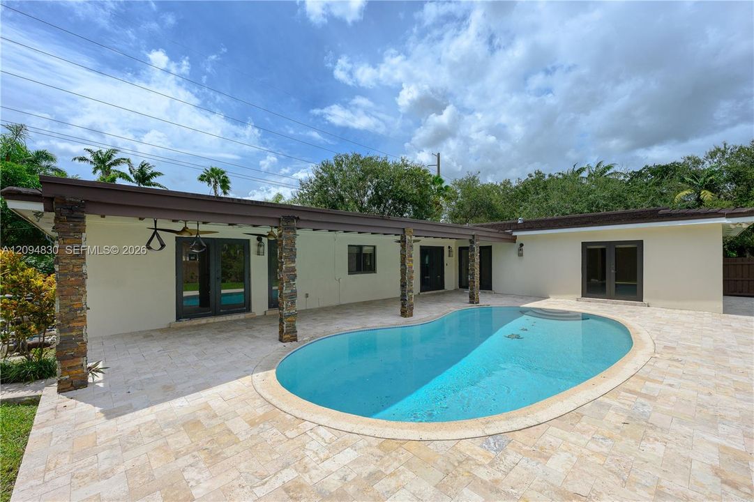 En Venta: $1,700,000 (4 camas, 3 baños, 2175 Pies cuadrados)