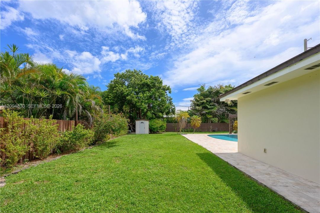 En Venta: $1,700,000 (4 camas, 3 baños, 2175 Pies cuadrados)