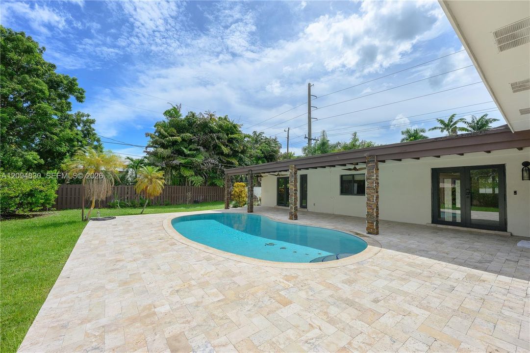 En Venta: $1,700,000 (4 camas, 3 baños, 2175 Pies cuadrados)