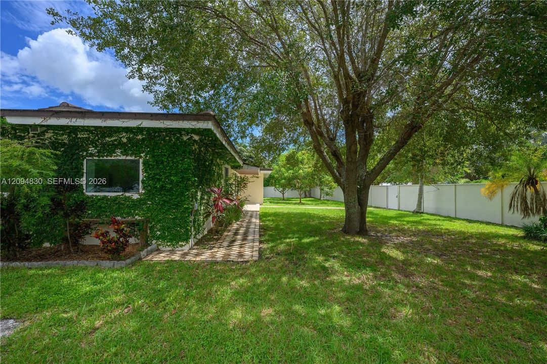En Venta: $1,700,000 (4 camas, 3 baños, 2175 Pies cuadrados)